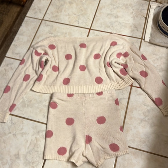 Nasty Gal size small pink and white Polk a dot outfit. Made of knitted material. - Picture 9 of 9